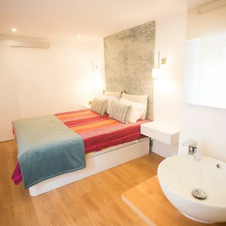 Appartamento In Vibrant Downtown Historical Building Lisbona